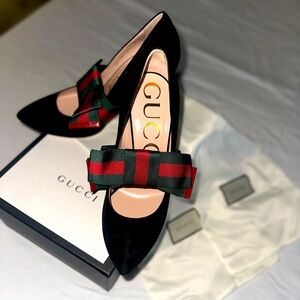 Gucci Women’s Black Heel with Green and Red Bow